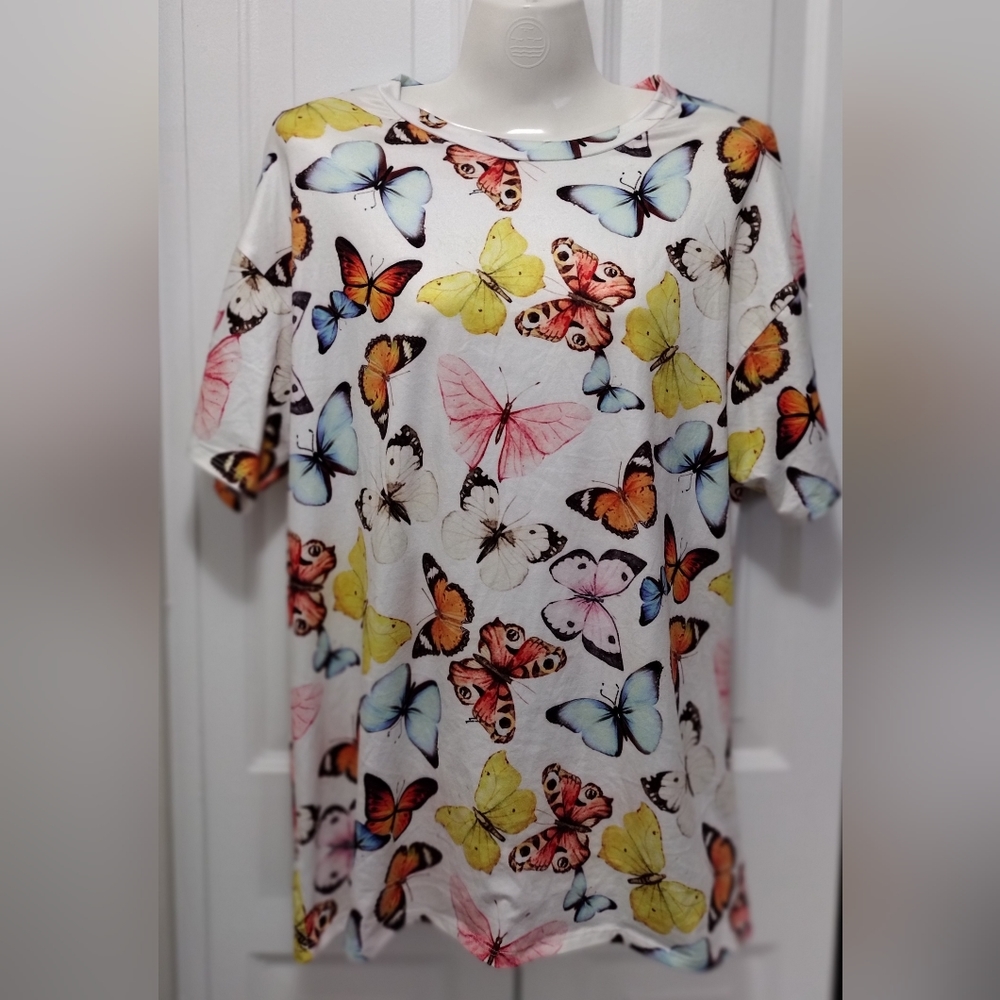 Fashion Nova Butterfly 🦋 Print Super Soft oversized Tee XS